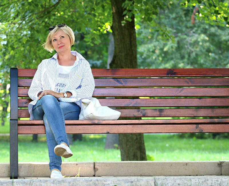 women daydreaming manifestation